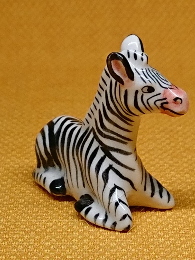 シマウマ　陶器　オブジェ　置物　インテリア　工芸品　美術品　A2670