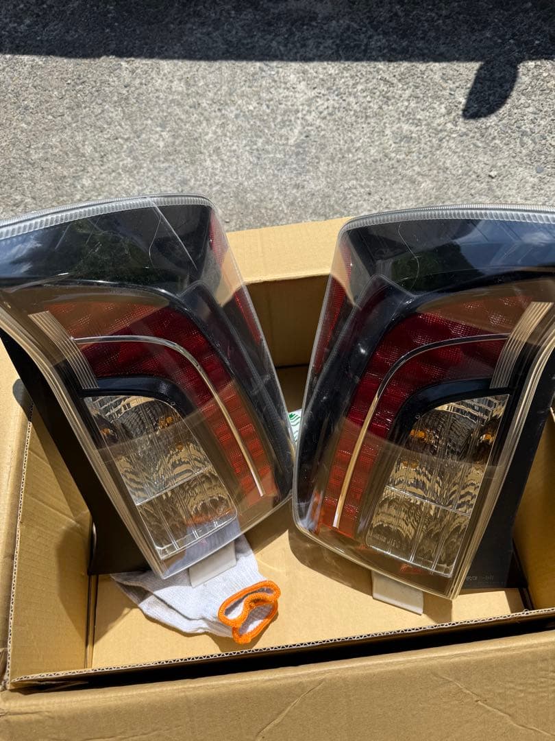 30プリウス　テールレンズ