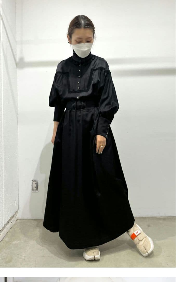 overlace オーバーレース　ワンピース　フリル付き襟のブラックロングドレス