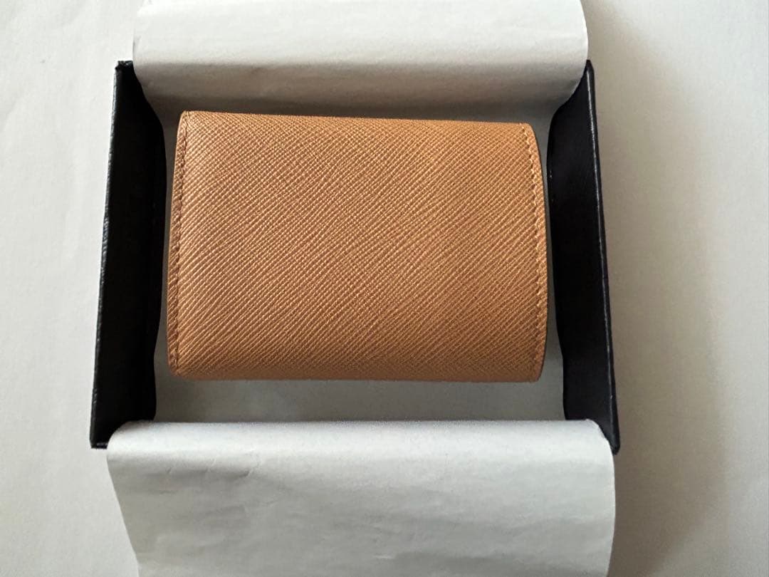 PRADA サフィアーノ レザー トライアングル ミニウォレット 財布