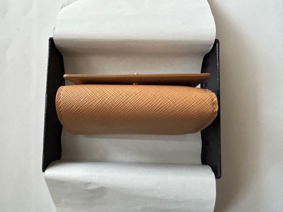 PRADA サフィアーノ レザー トライアングル ミニウォレット 財布