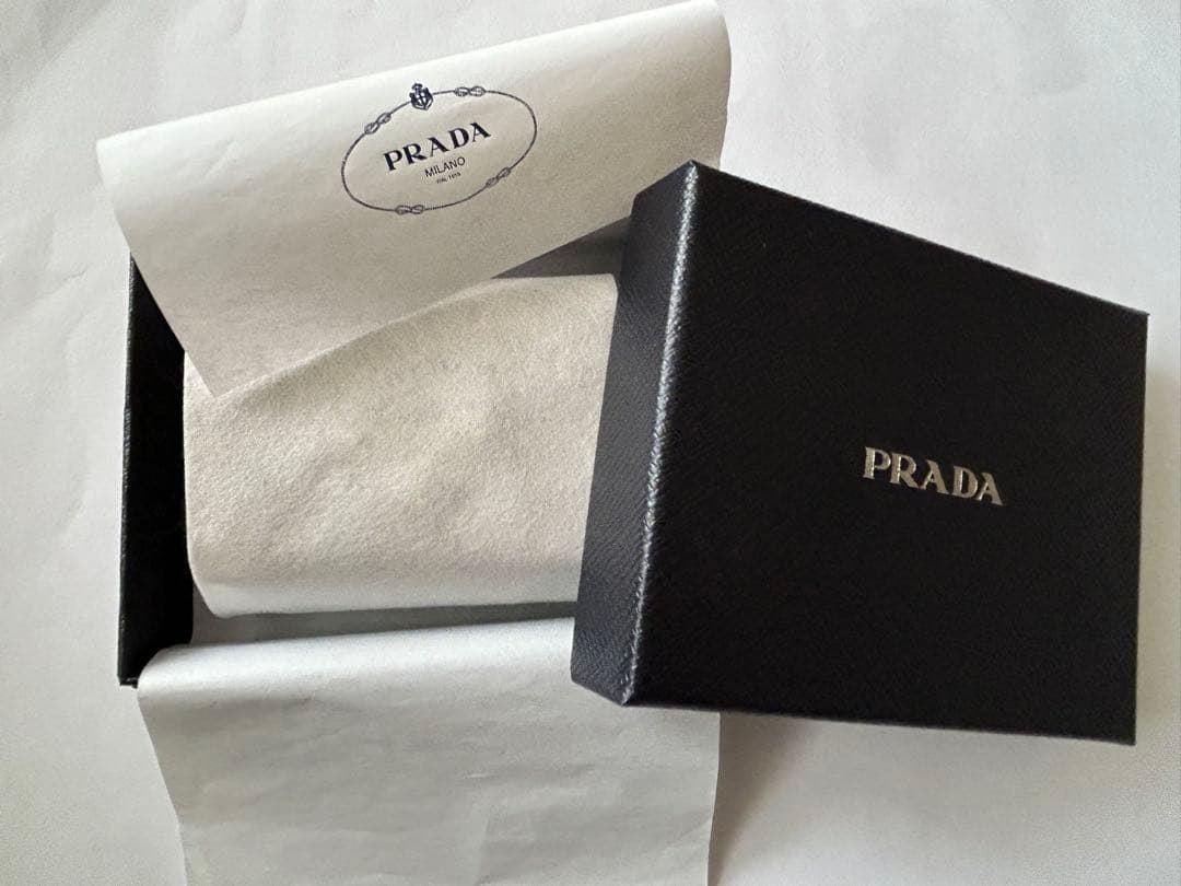 PRADA サフィアーノ レザー トライアングル ミニウォレット 財布