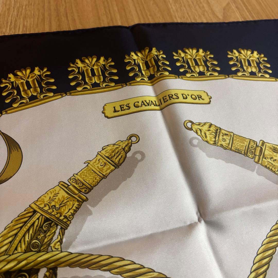 HERMES LES CAVALIERS D'OR スカーフ
