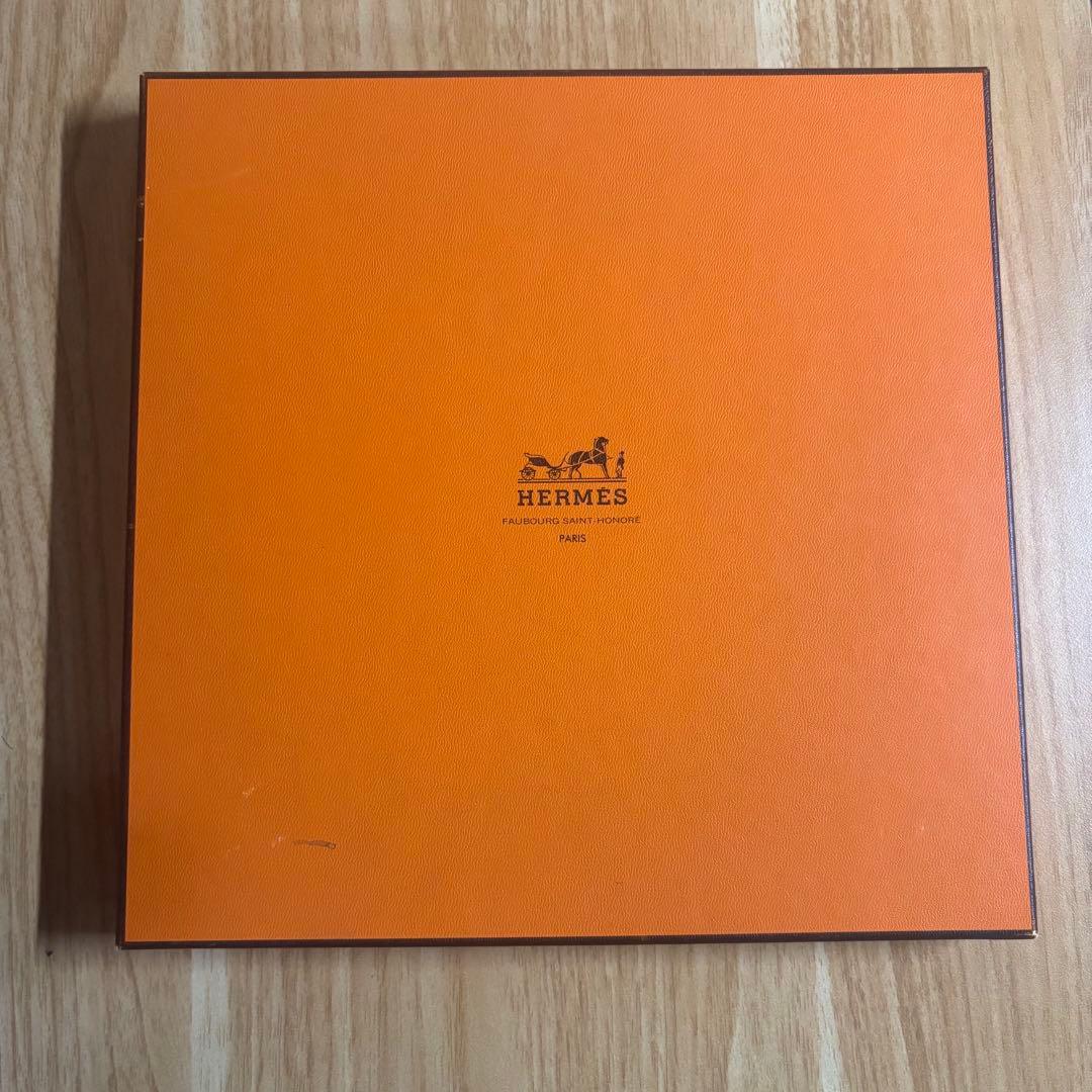 HERMES LES CAVALIERS D'OR スカーフ