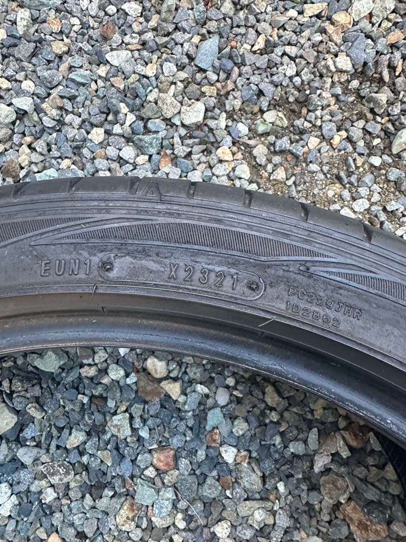 ①ダンロップ 19インチ 235/40 R19サマータイヤ　2本