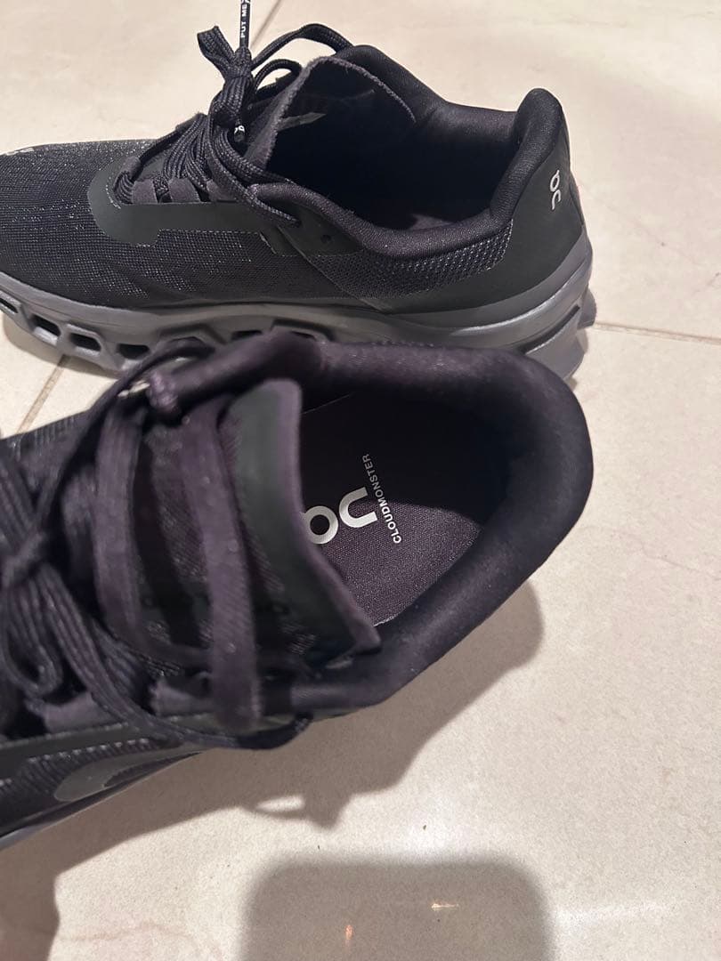 (美品)お値下げ中　On クラウドモンスター　ブラック シューズ　24.5cm