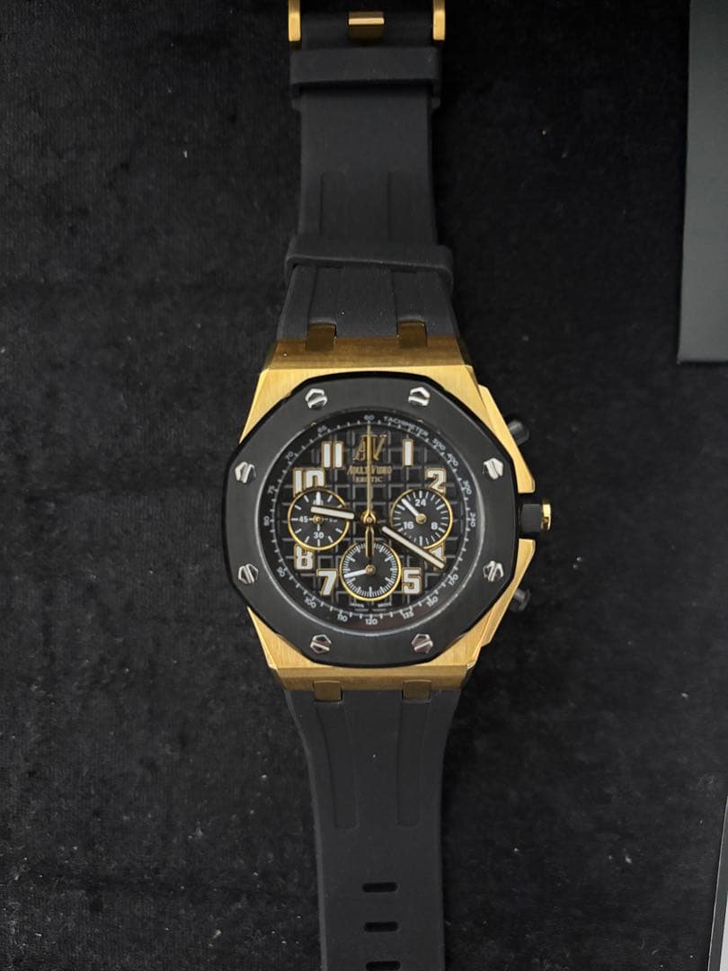 ADULT VIDEO 腕時計　OMECO