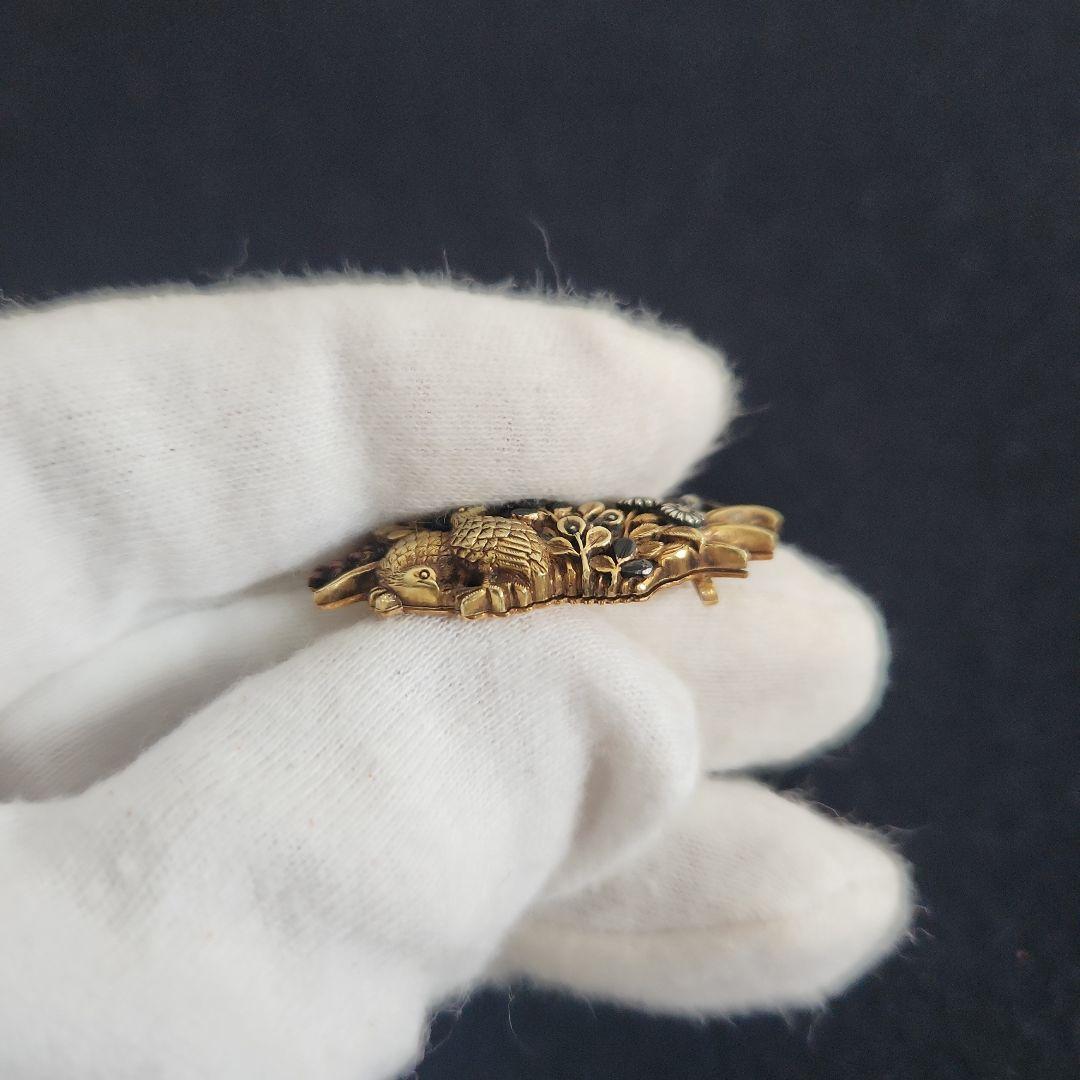 金工‥人間国宝、鴨下春明作帯留め‥18金無垢