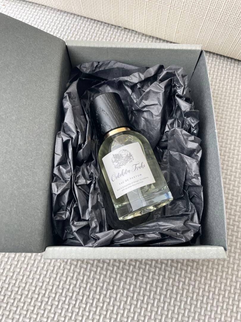 死に戻りの魔法学校生活を、元恋人とプロローグから（※ただし好感度はゼロ）香水