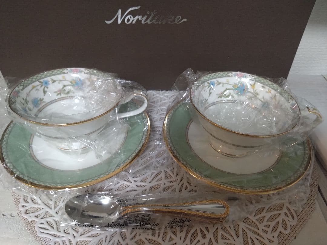 【廃盤】ノリタケ　ヨシノシリーズ　スプーン&ハンカチ付　ティーフォーツーセット