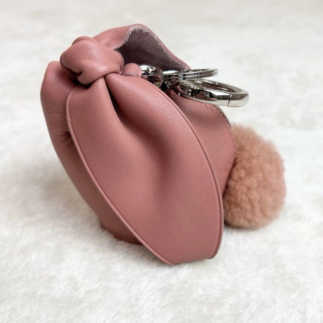 【完売品/美品✨】LOEWE ラビット キーホルダー レザー ピンク 収納袋有り