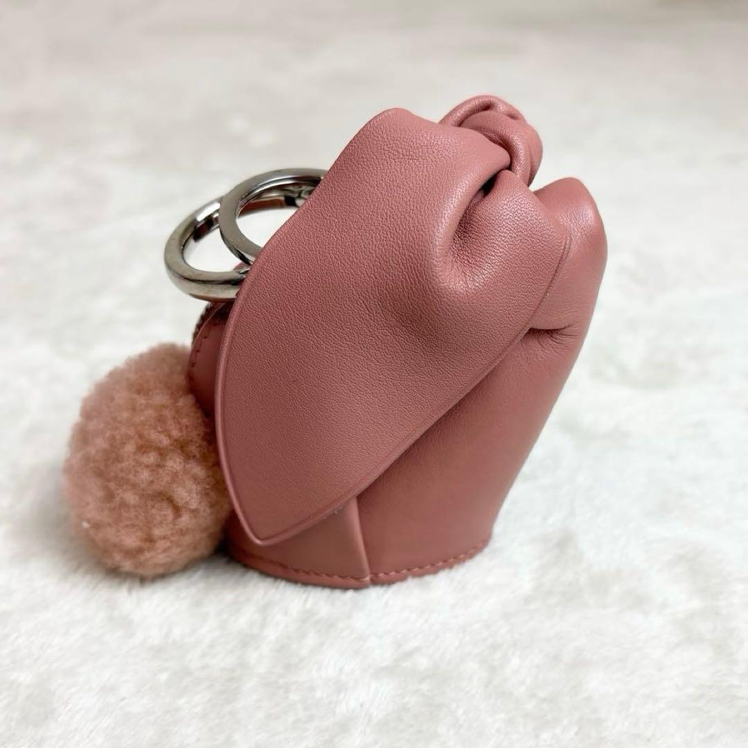 【完売品/美品✨】LOEWE ラビット キーホルダー レザー ピンク 収納袋有り