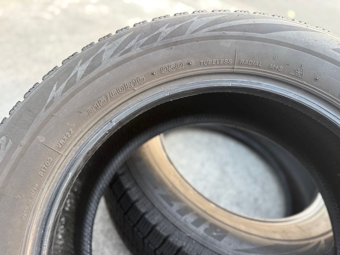 ブリヂストン スタッドレス BLIZZAK 215/60R16４本