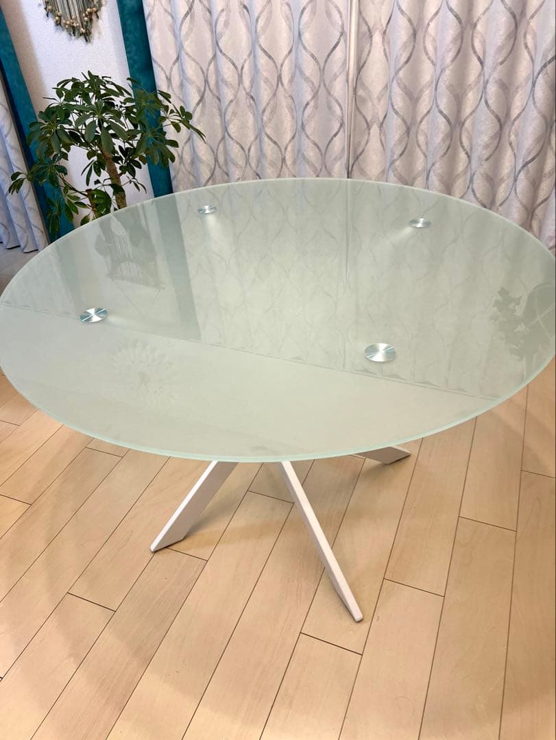 最終値下げダイニングテーブル円形 丸 強化ガラス(ホワイト)日付指定可