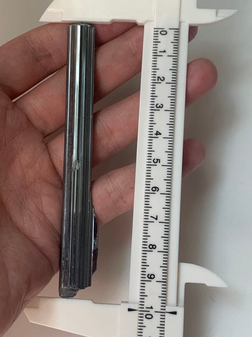 国産鉱物　愛媛県市ノ川鉱山の輝安鉱　スティブナイト　原石　鉱物標本　翡翠　根付