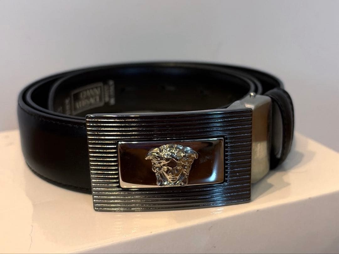 VERSACE ブラックレザーベルト メデューサモチーフ ベルサーチ