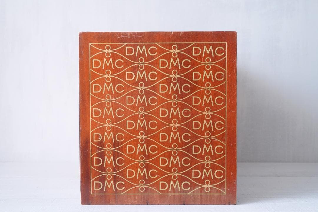 古い糸メーカーの引き出し② フランス・DMC スプールキャビネット ウッドラック