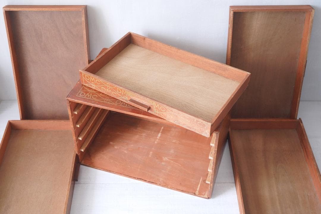 古い糸メーカーの引き出し② フランス・DMC スプールキャビネット ウッドラック