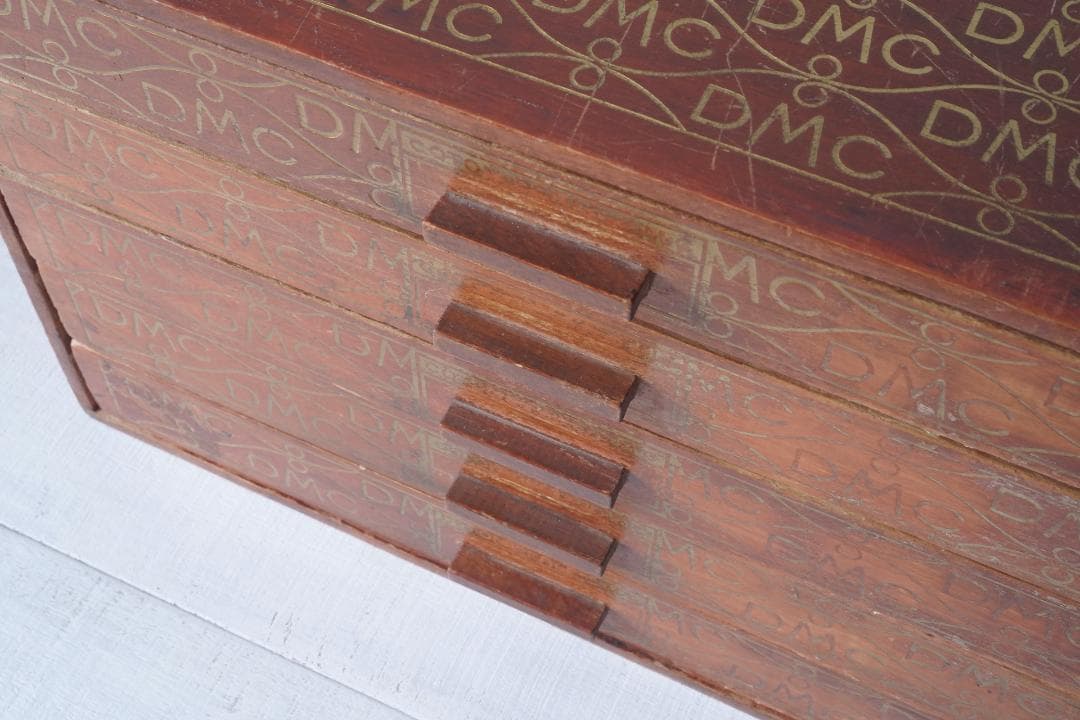 古い糸メーカーの引き出し② フランス・DMC スプールキャビネット ウッドラック