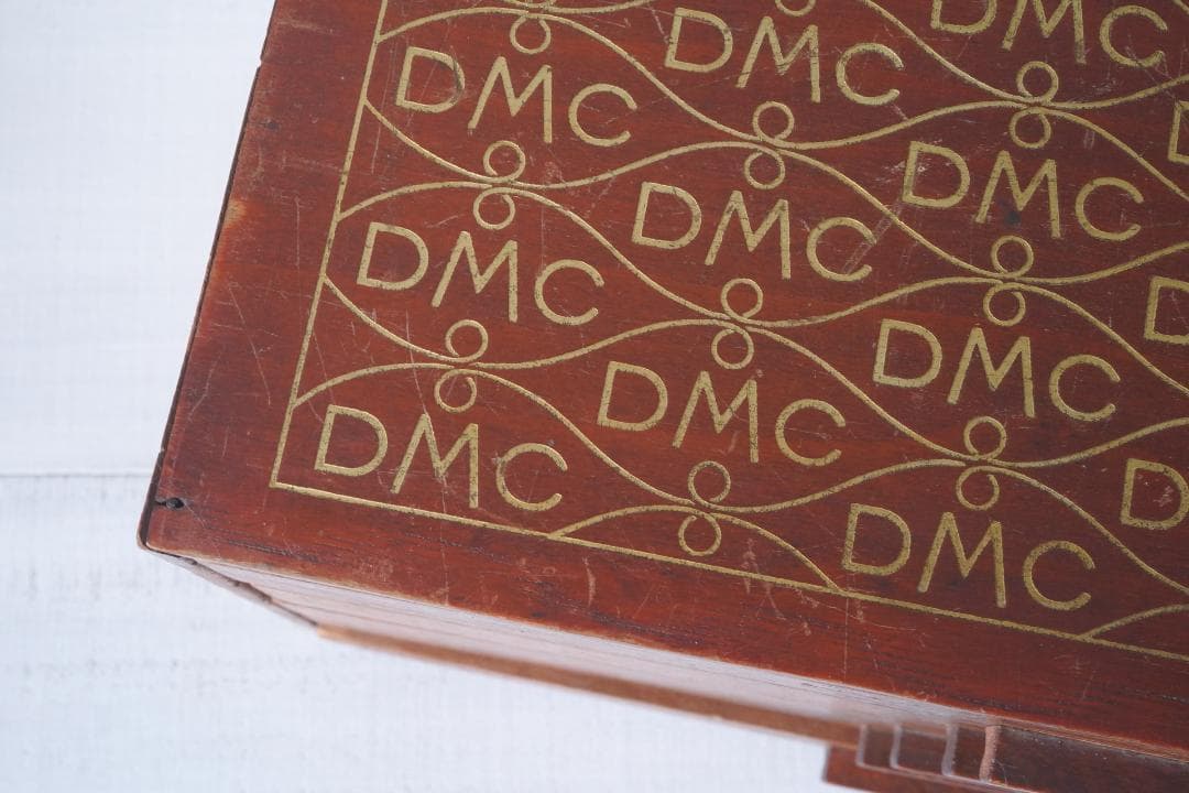 古い糸メーカーの引き出し② フランス・DMC スプールキャビネット ウッドラック