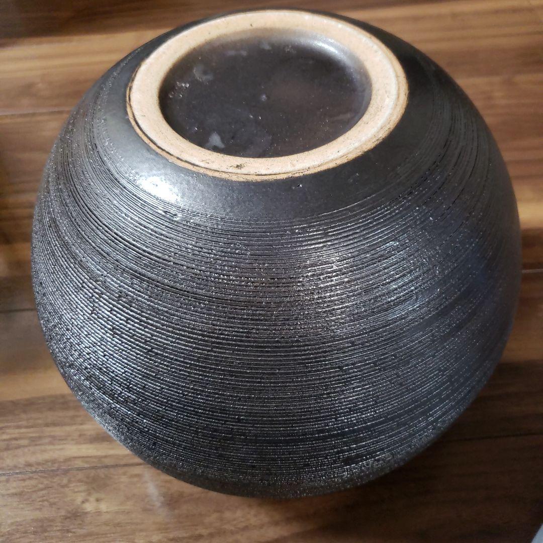 大きな花瓶  黒い壺  しがらき  土  およそ30cm