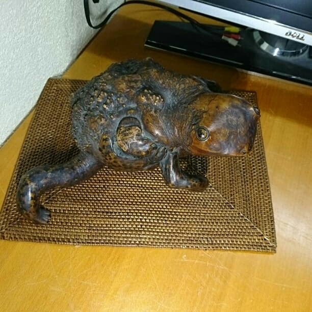 縁起物 カエルの置物  木根 蛙