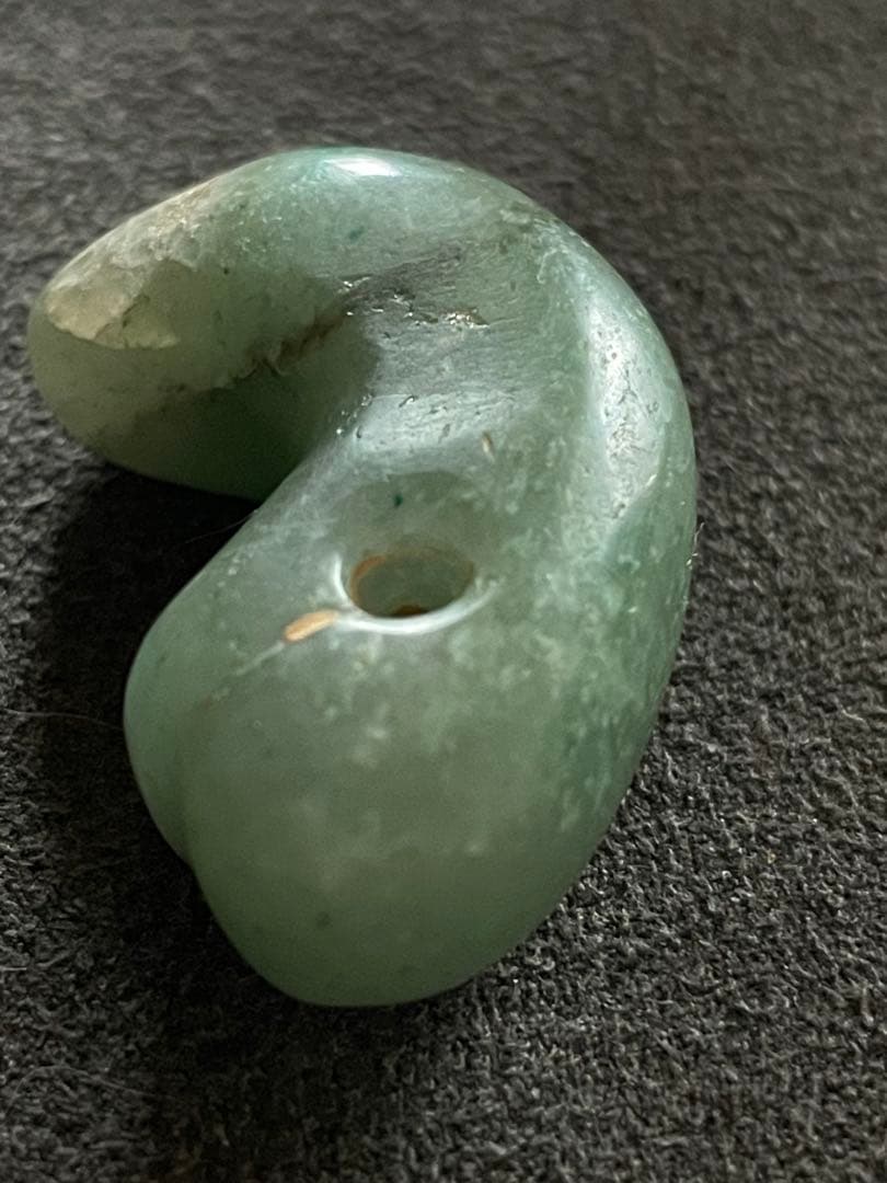 縄文〜弥生時代中期ヒスイ勾玉　異形　獣形　熊本県出土