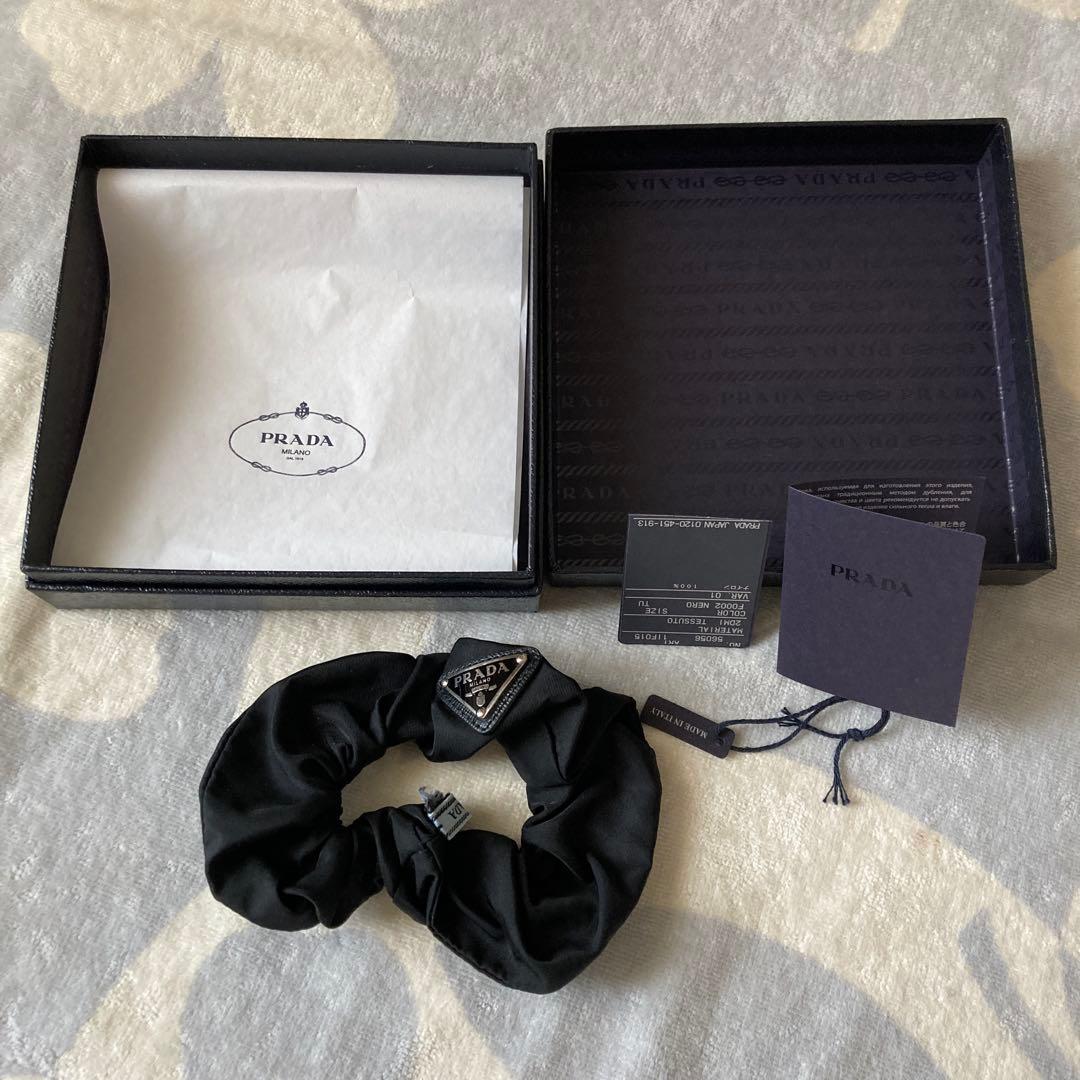 プラダ　ナイロンシュシュ