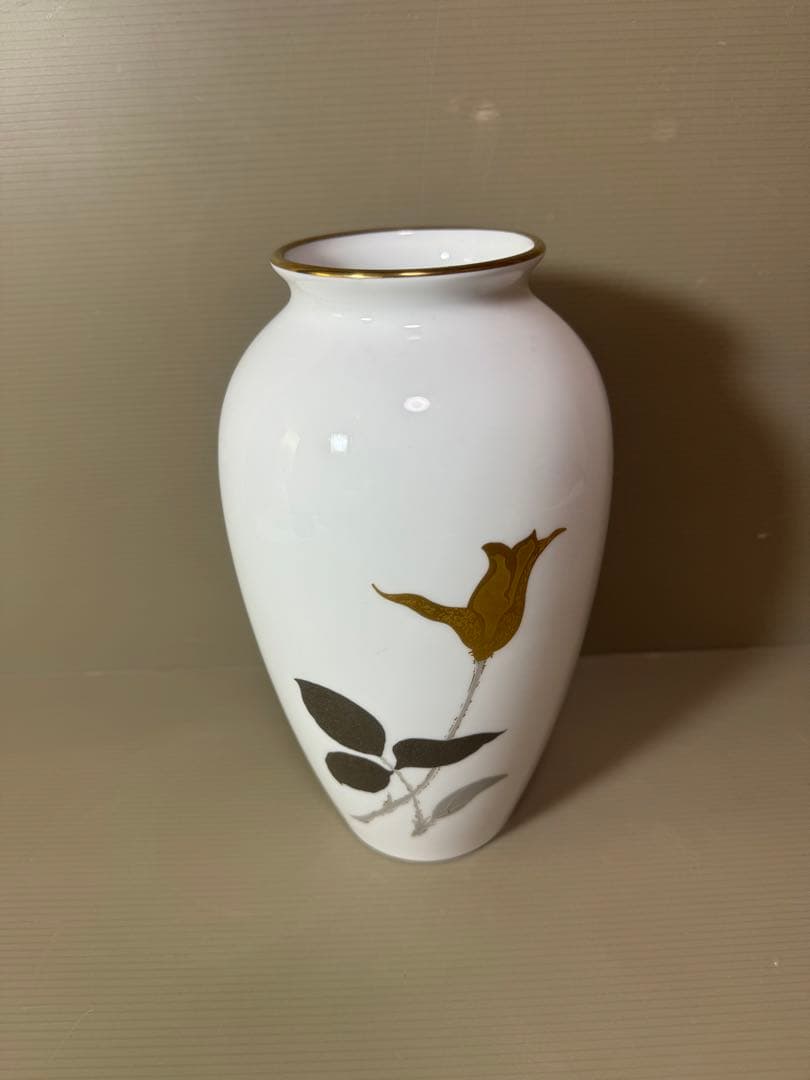 2758 大倉陶園　OKURA　金蝕薔薇文　花瓶