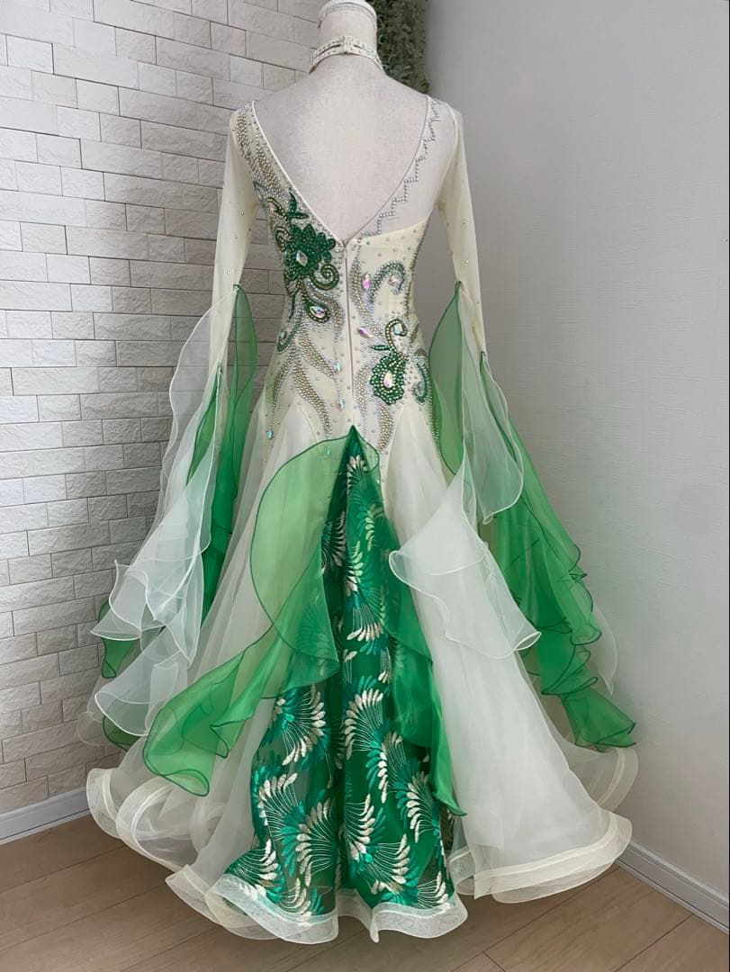 社交ダンス　スタンダードドレス ⭐️クリーム色&グリーン