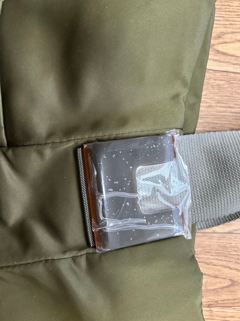 イアパピヨネ 樹脂パーツトートバッグ カーキ Lサイズ