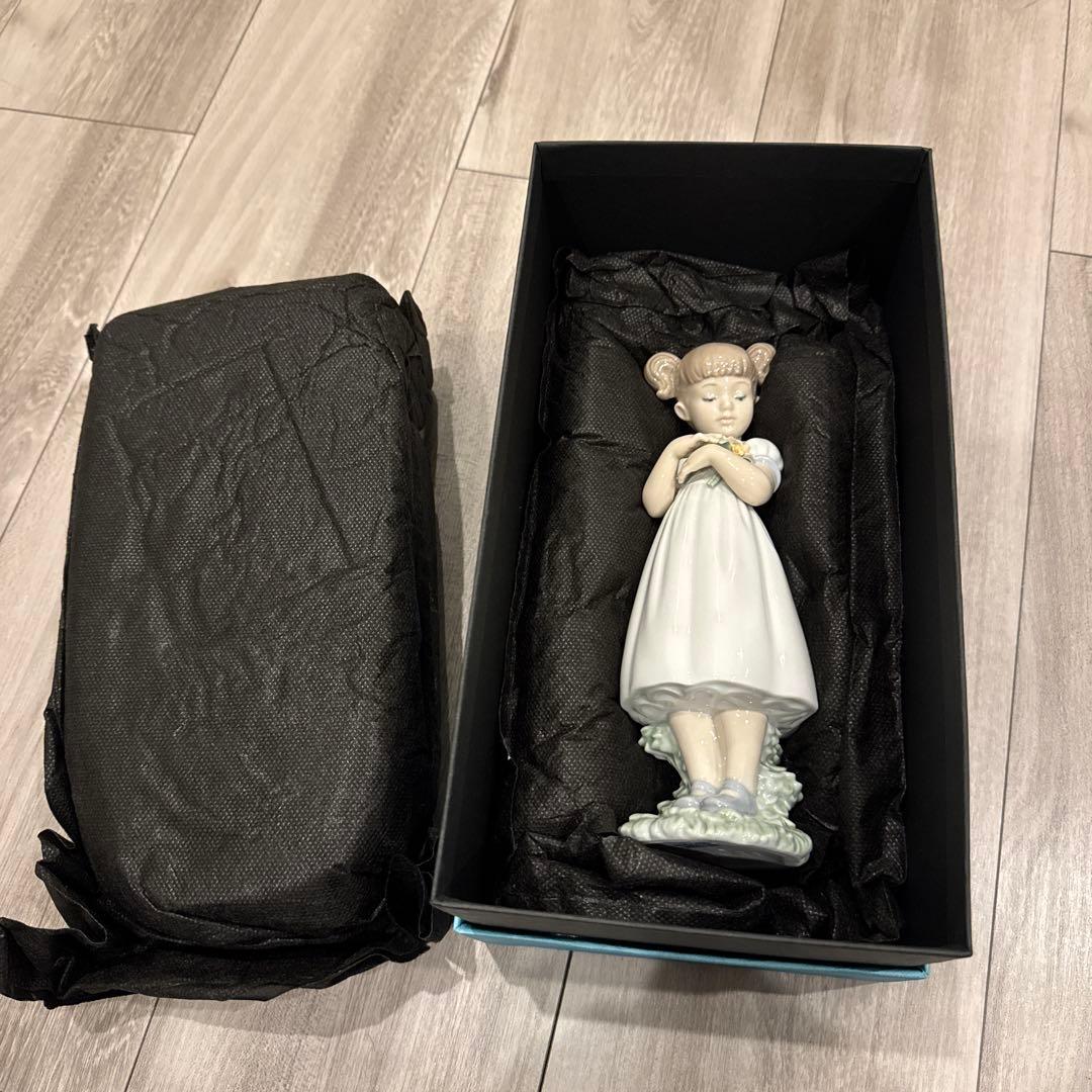 LLADRO 素敵なお花　女の子