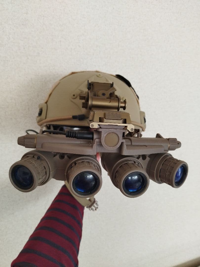 ヘルメット、ナイトビジョンダミー四つ目レプリカ、金属ステー付き