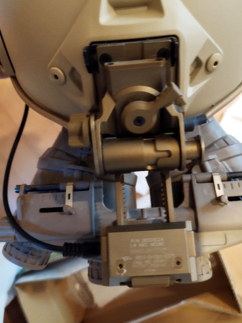 ヘルメット、ナイトビジョンダミー四つ目レプリカ、金属ステー付き