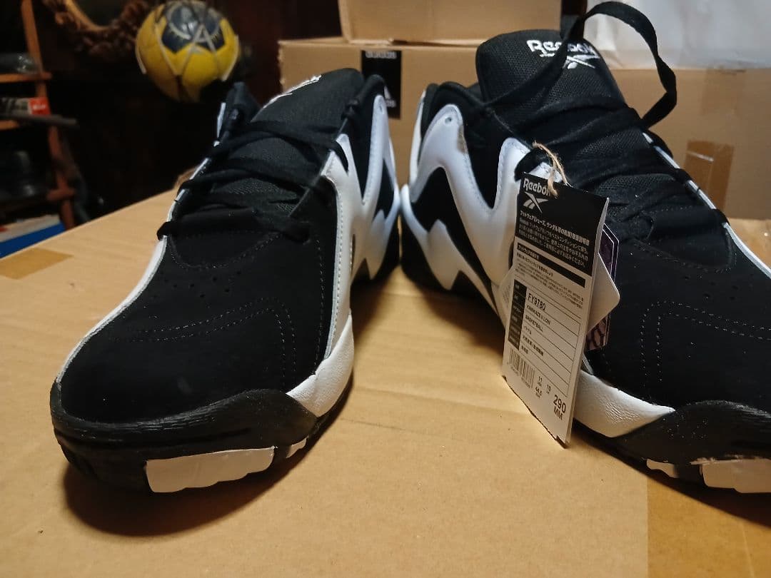 リーボックKAMIKAZELow 新品未使用Size29説明文お読み下さい。