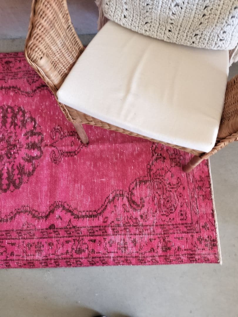 人気/マゼンタピンクのオーバーダイラグ　ヴィンテージトルコラグ　No.697