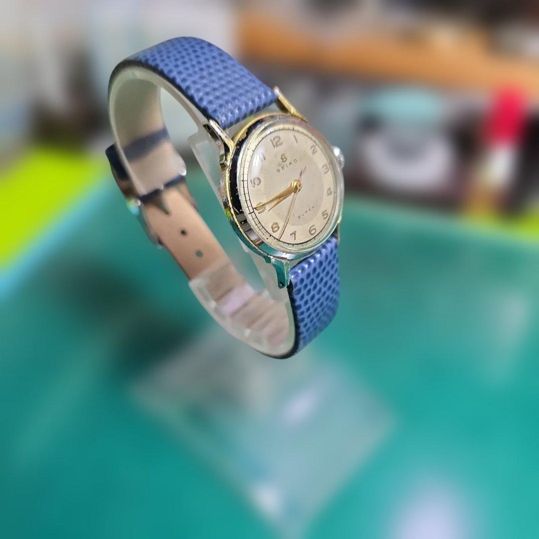 セイコー スーパー 手巻き時計稼働品です。 青ベルト