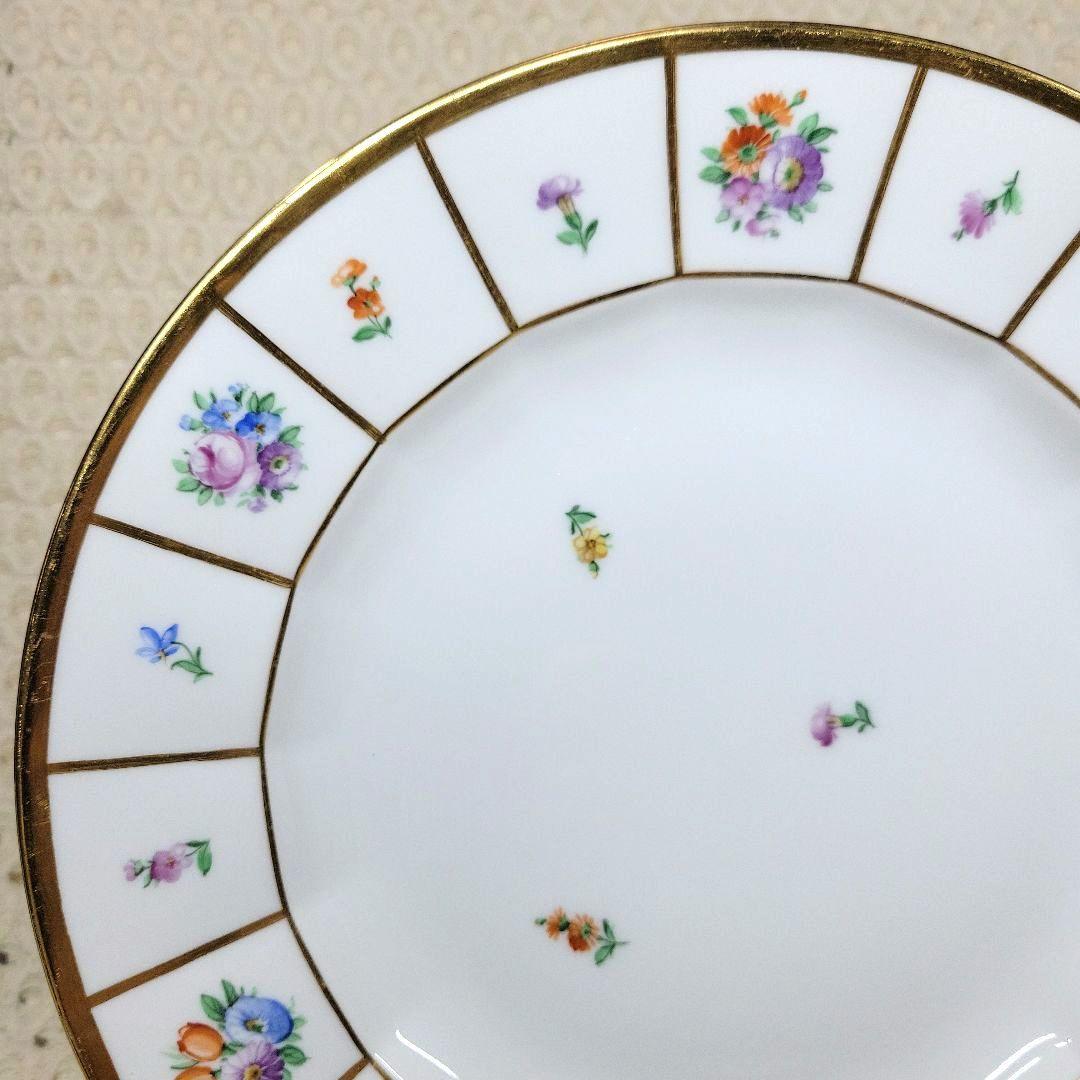 ロイヤルコペンハーゲン　ヘンリエッテ２６センチプレート１枚　です。