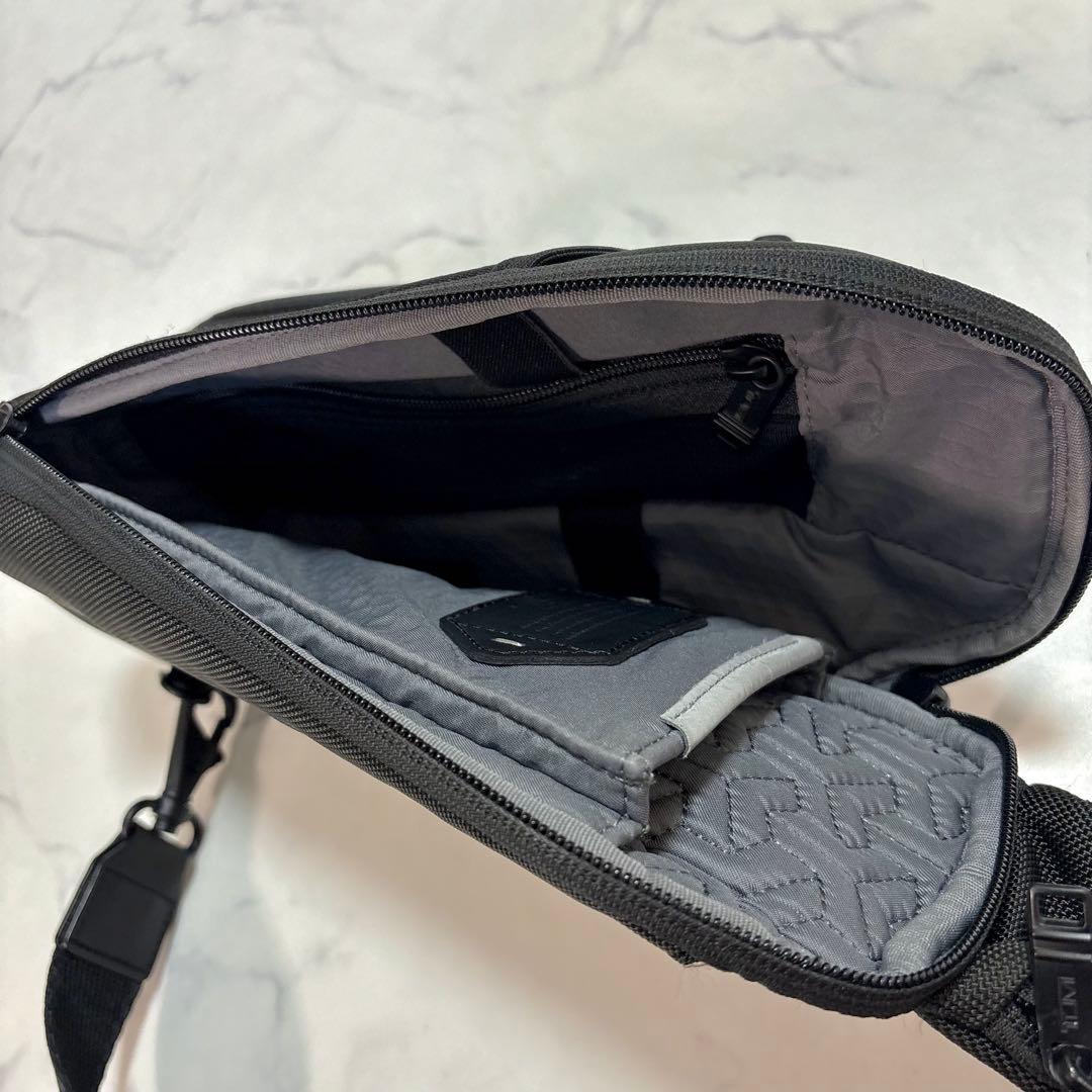 極美品 TUMI Alpha Bravo ボディバッグ スリングバッグ 黒