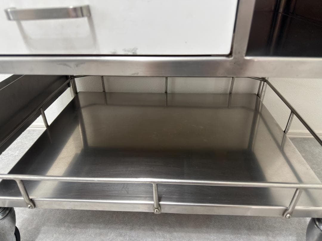 ステンレス製キャスターワゴン　引出し３段　天板有効内寸法幅約70㎝奥行約50㎝