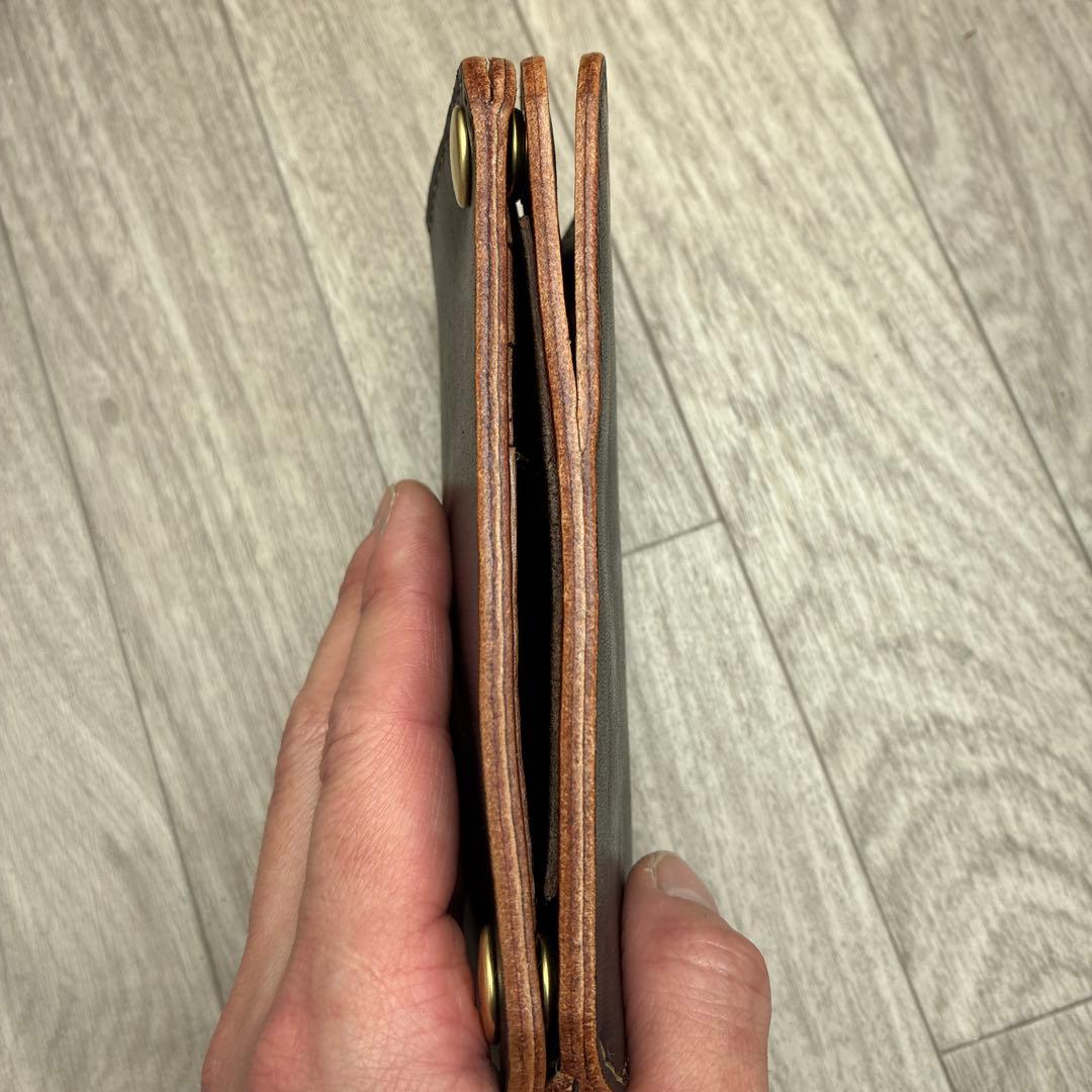 【茶芯ブラック】ミドルトラッカーウォレット　真鍮　お札を折らずに収納