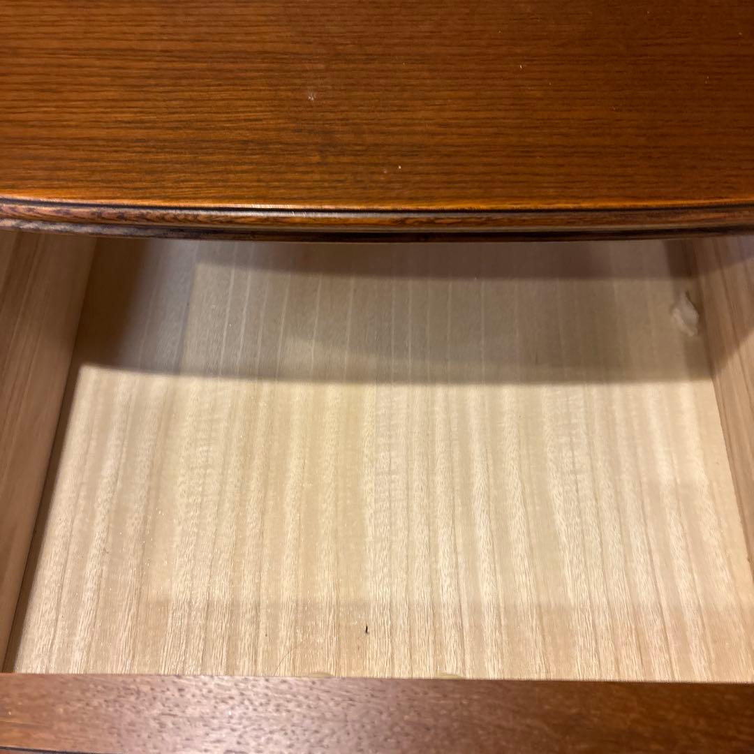 Countinue(カンティーニュ)のナイトテーブル