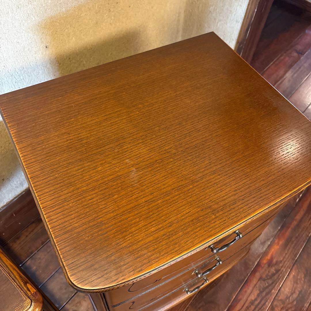 Countinue(カンティーニュ)のナイトテーブル