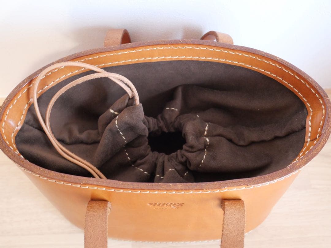 HERZ バッグ　革　Q-8