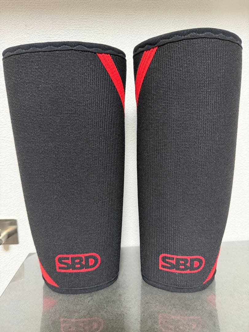新品　未使用品　Sサイズ　SBD パワーリフティングスリーブ 黒/赤