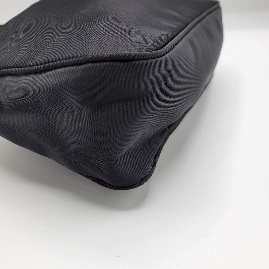 PRADA プラダ アクセサリーポーチ 三角ロゴ ブラック Optiファスナー