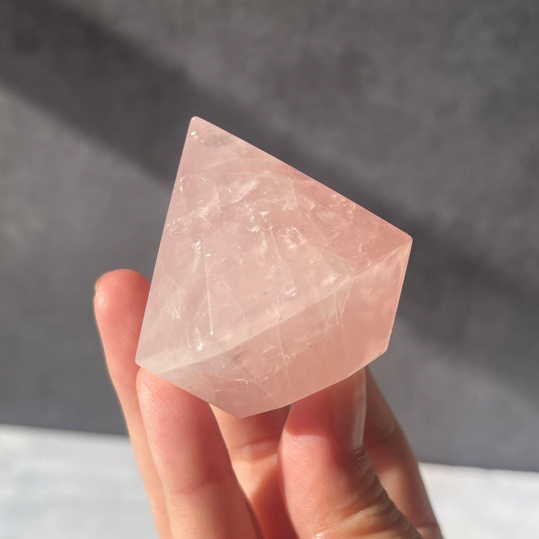 ローズクォーツ ダイヤモンド カット 台座付き