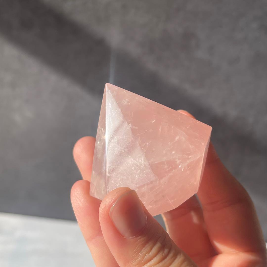 ローズクォーツ ダイヤモンド カット 台座付き