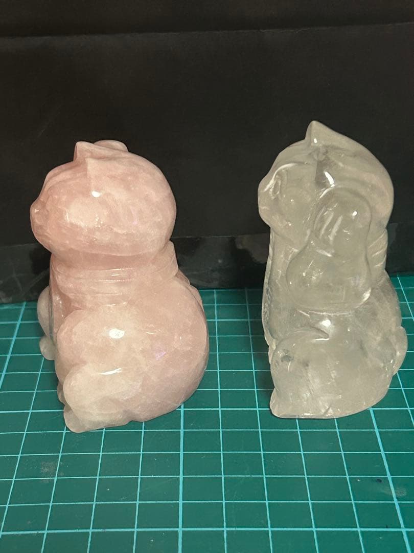 【天然石】ローズクォーツ アイリス水晶 ペア 招き猫 手彫り 開運 金運 来福❣️