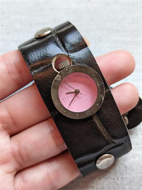 GaTa　ハンドメイド腕時計　ピンク　革製